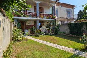 CASA SEMINDIPENDENTE A CASTELNUOVO BELBO