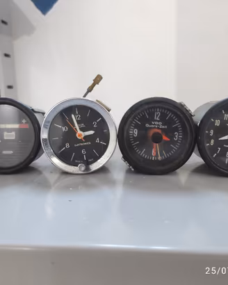 Orologi e strumenti auto epoca anche singoli