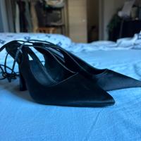 Scarpa elegante nera alla schiava