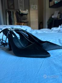 Scarpa elegante nera alla schiava