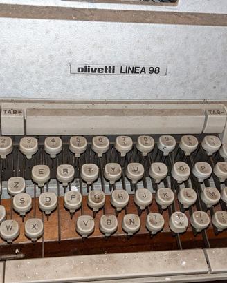 Macchina da scrivere Olivetti Linea 98