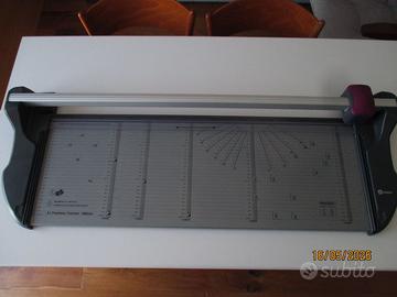 AVERY P880 Taglierina a lama rotante A1