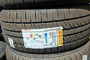 235/45/19 pirelli nuove
