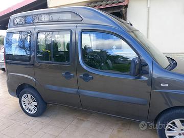 Fiat Doblò con pedana elettrica per disabili