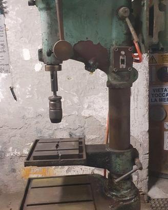 trapano a colonna 220/380v