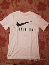 Magliette Nike e pantaloni sportivi Under Armour