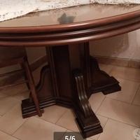 Tavolo tondo con sedie 