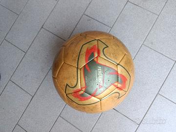 Pallone mondiali 2002 Adidas Fevernova