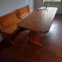 tavolo in legno con panche contenitore