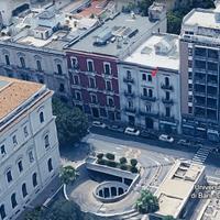 Monovano indipendente di fronte Ateneo di Bari