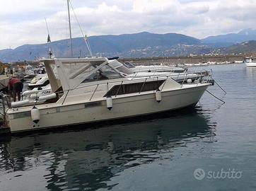 Chris Craft express cruiser 30' vtr anno 1980