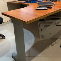 Scrivania angolare - buone condizioni
