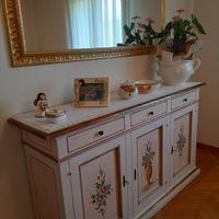 Credenza dipinta a mano