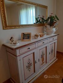 Credenza dipinta a mano