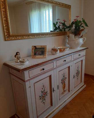 Credenza dipinta a mano