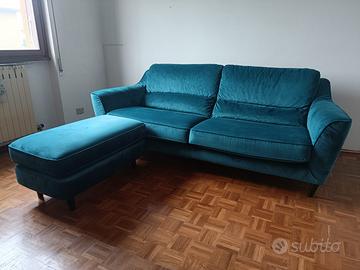 Divano 3 posti Poltronesofà con pouf abbinato