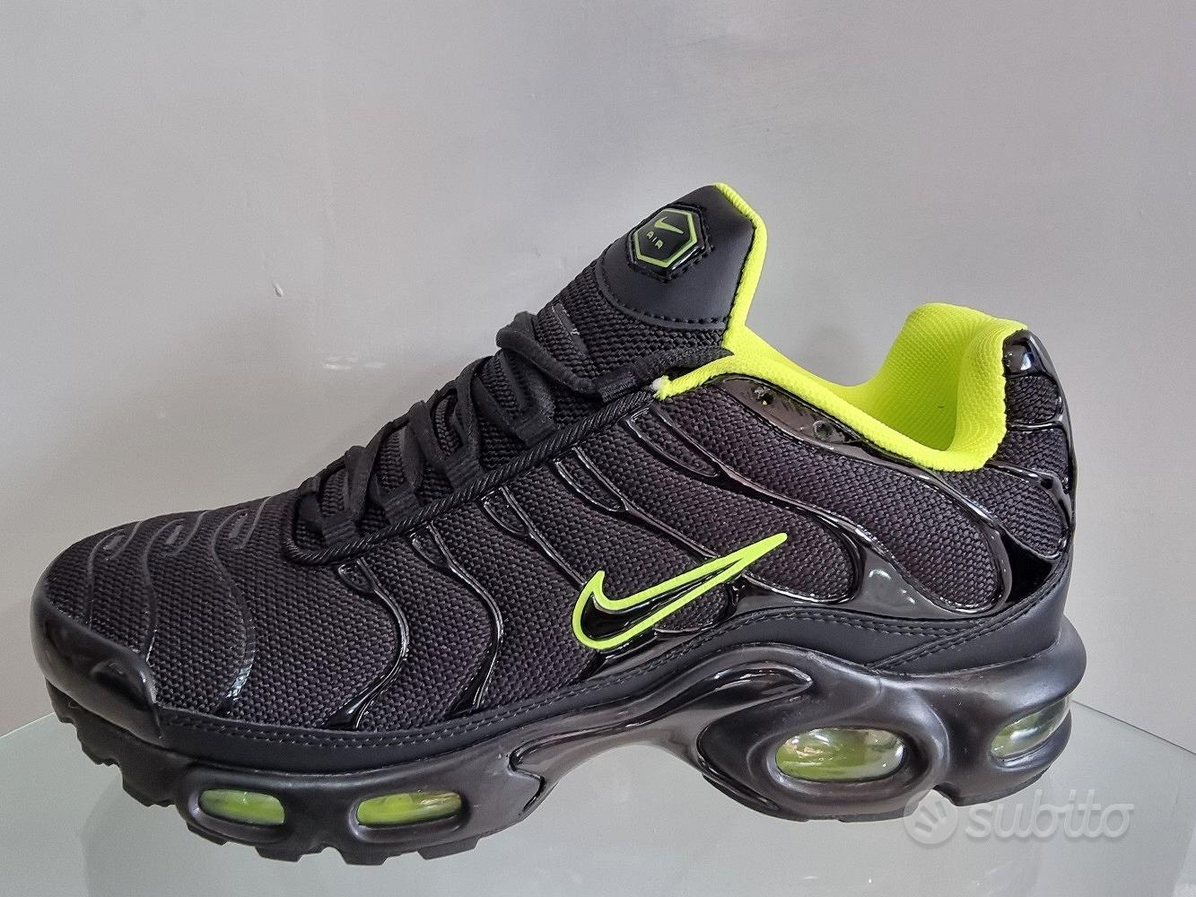 scarpe nike air max plus tn black limi green Abbigliamento e