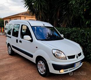Renault Kangoo TRASPORTO DISABILI PIANALE RIBASSAT