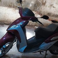 Scooter peugeot con motore piaggio beverly 250