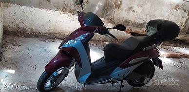 Scooter peugeot con motore piaggio beverly 250