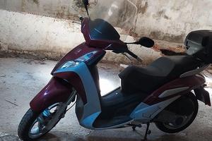 Scooter peugeot con motore piaggio beverly 250