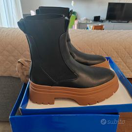 stivale nero e marrone 