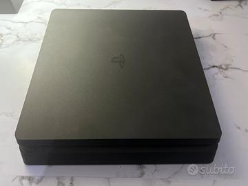 PS4 Slim con dualskock e due giochi
