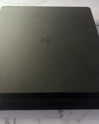 PS4 Slim con dualskock e due giochi