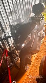 Moto Malaguti Madison blu 125