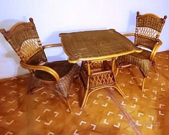 tavolo con poltroncine