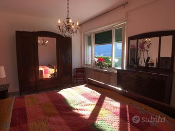 Camera da letto anni ‘20 in legno scolpito