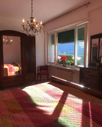 Camera da letto anni ‘20 in legno scolpito