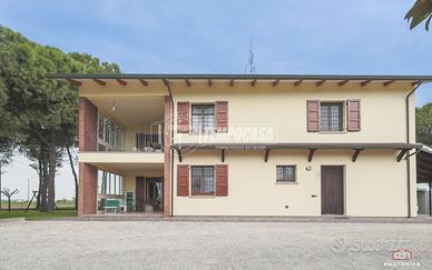 VILLA INDIPENDENTE SU 4 LATI CON GIARDINO PRIVATO