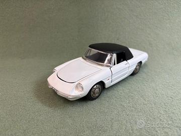 TOGI Alfa Romeo Spider 2000 scala 1:23