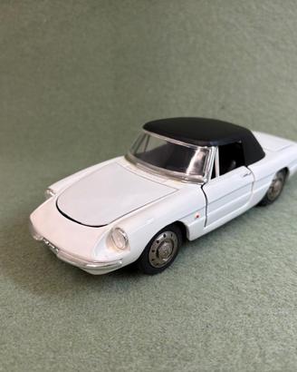 TOGI Alfa Romeo Spider 2000 scala 1:23