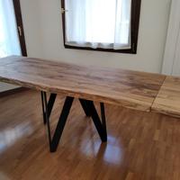 tavolo gambe ferro W piano rovere rustico