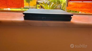 PlayStation 4 slim 