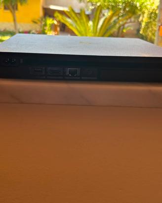 PlayStation 4 slim 