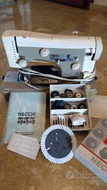 Macchina da cucire Necchi 