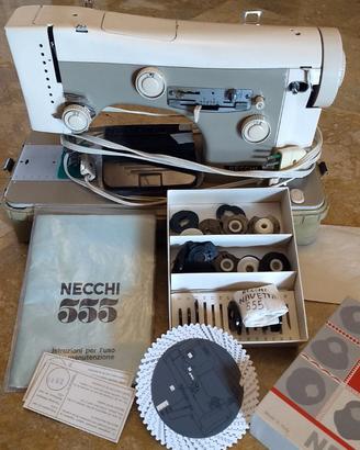 Macchina da cucire Necchi 