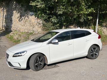 Volvo v40 d2 r-design 2017