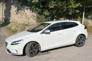 Volvo v40 d2 r-design 2017