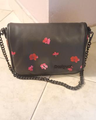 Borsa Desigual nera con fiori 