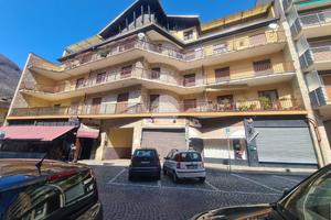 2 LOCALI A PONT-CANAVESE