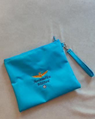Pochette mare con ricamo 