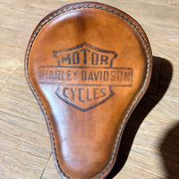 Sella in cuoio con molle Harley Davidson softail
