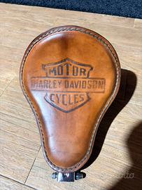 Sella in cuoio con molle Harley Davidson softail