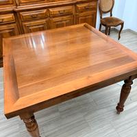 Tavolo in legno massello allungabile
