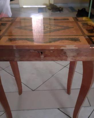 tavolino antico e raro con Carillon integrato