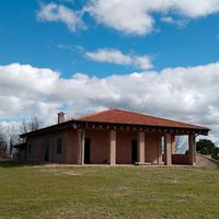 Attività ricettiva/ Agriturismo con piscina